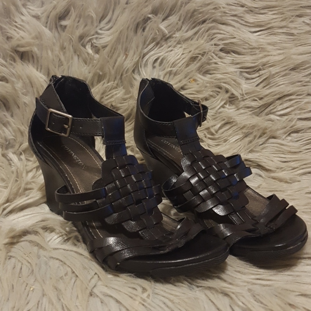 black wedges